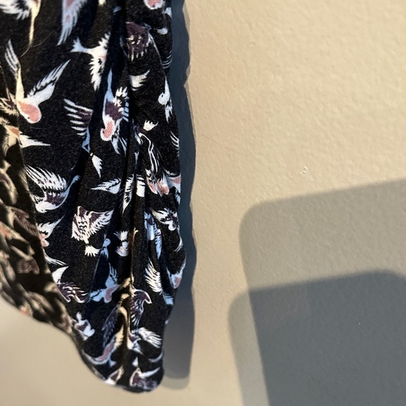 🌸Ricki's Black and White Bird Pattern sleeveless Top - Picture 3 of 9